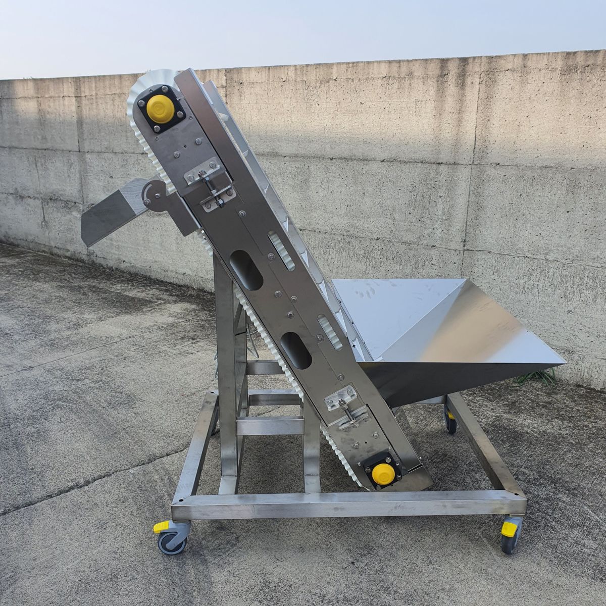 Nastri Elevatori per la Movimentazione Verticale (4)